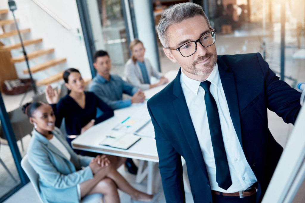 Besprechung eines Teams in einem Unternehmen